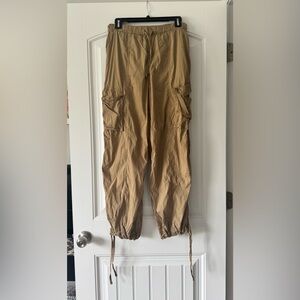 lululemon athletica Women’s Lightweight Adjustable Khaki Cargo Pants